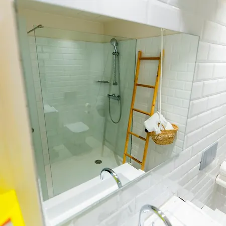 Tarongeta - Adults Only