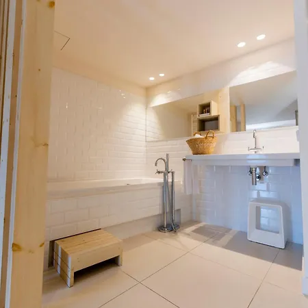 Tarongeta - Adults Only カダケス