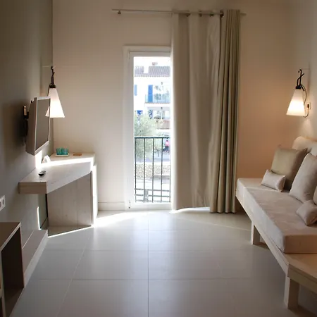 Tarongeta - Adults Only