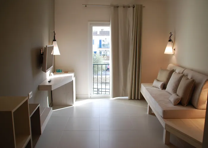 Tarongeta - Adults Only